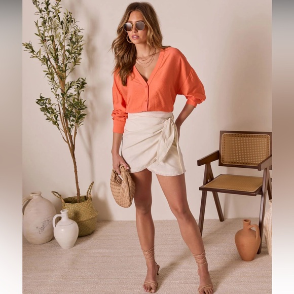 NWOT Vici House Of Sun Satin Button Up Top - Picture 2 of 3